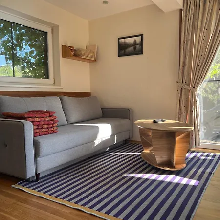 帕兰加假日别墅度假屋 *